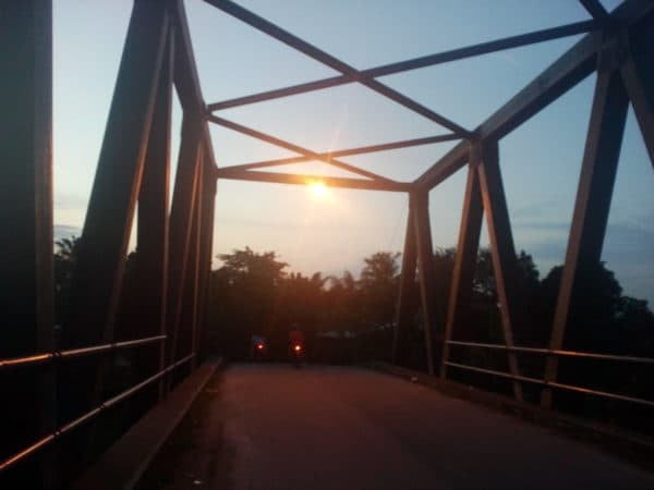 lampu_sorot_dipasang_di_jembatan_pasar_sakti