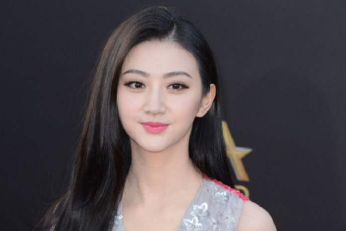 langgar_aturan_iklan_aktris_china_jing_tian_didenda_rp156_miliar