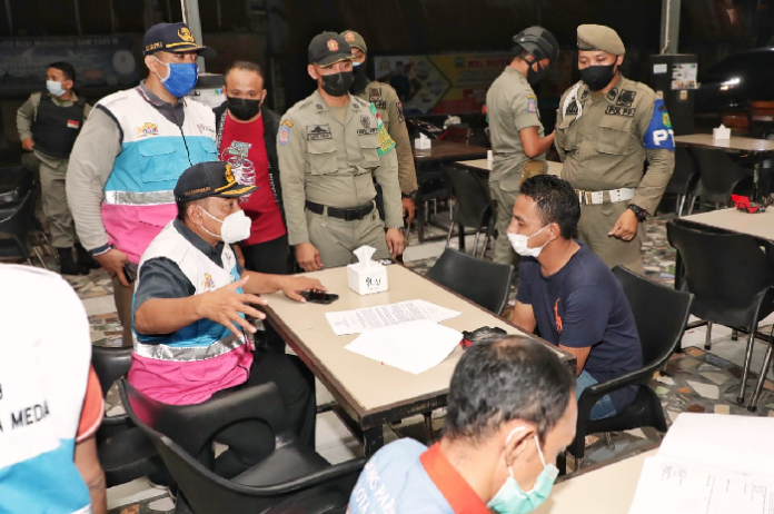 langgar_ppkm_mikro_petugas_satgas_covid_19_tertibkan_pelaku_usaha