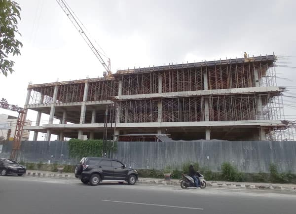 lantai_empat_gedung_merdeka_siantar_ditargetkan_rampung_april