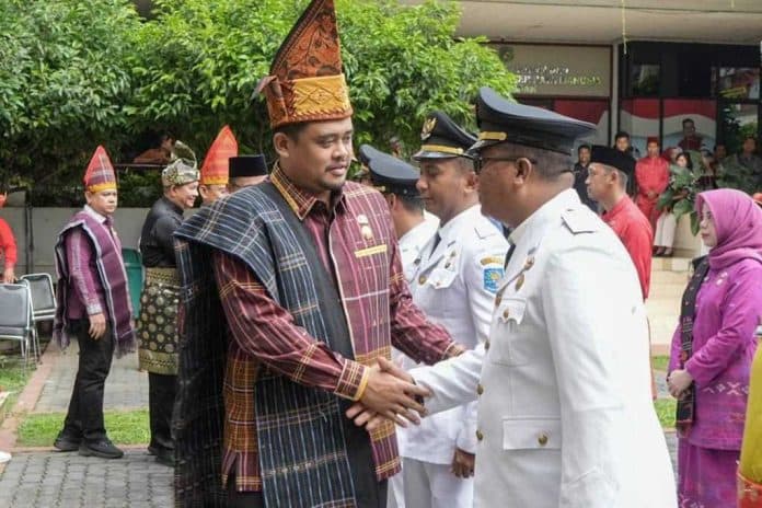 lantik_111_pejabat_administrasi_walkot_bobby_sering_sering_melihat_warga