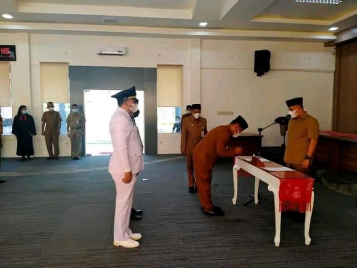lantik_27_pejabat_bupati_batu_bara_minta_camat_wujudkan_trantibmas