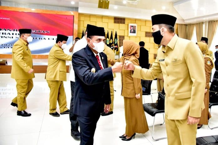lantik_33_pejabat_eselon_iii_edy_rahmayadi_ingatkan_tentang_esprit_de_corps