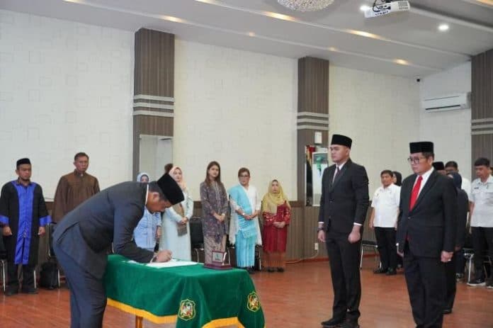 lantik_4_pimpinan_tinggi_pratama_begini_pesan_wali_kota_bobby