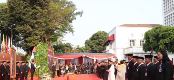 lantik_91_anggota_kpu_provinsi_dan_kabupaten_kota_ini_pesan_ketua_hasyim