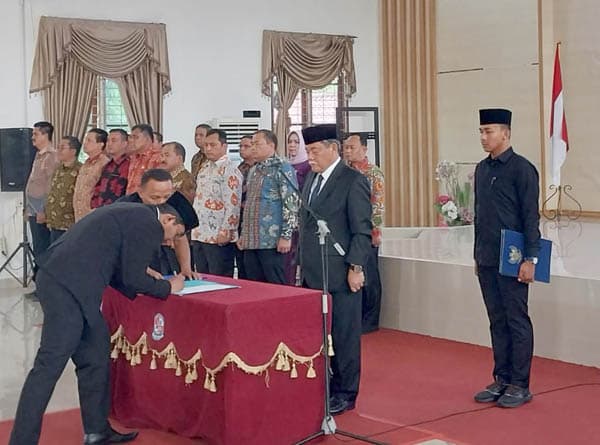 lantik_direktur_pdam_tirta_deli_bupati_jangan_lagi_ada_keluhan_masyarakat