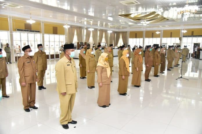 lantik_pejabat_eselon_ii_dan_iii_gubsu_kalian_bukan_superman_harus_bekerja_sama