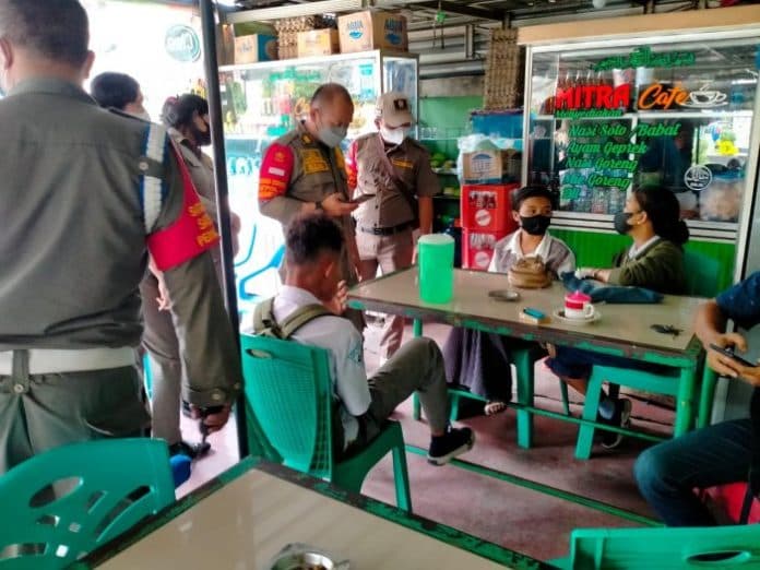 lapangan_merdeka_siantar_tak_aman_hp_dua_pelajar_dirampas_pengamen