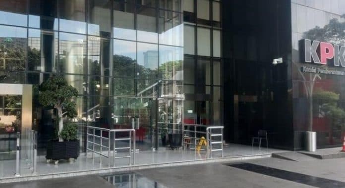 laporan_praktisi_hukum_terkait_kasus_rapidin_simbolon_di_kpk_mandek