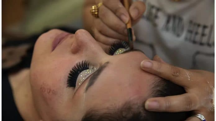 larangan_salon_kecantikan_taliban_tiga_wanita_afghanistan_berduka
