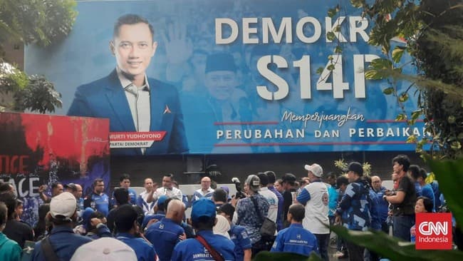 lawan_pk_moeldoko_ratusan_kader_demokrat_gelar_aksi_cap_jempol_darah