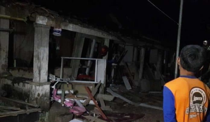 ledakan_bubuk_petasan_rusak_13_unit_rumah_satu_orang_terluka