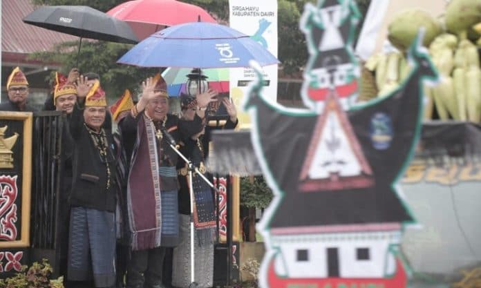 lepas_kirab_pesta_njuah_njuah_bupati_dairi_mari_nikmati_pesta_rakyat_ini