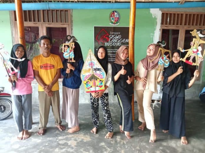 lestarikan_budaya_dan_jauhi_hal_negatif_agus_widodo_ajak_siswi_smp_dan_sma_gabung_sanggar_tari