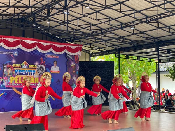 lestarikan_budaya_ragam_tari_ditampilkan_di_beranda_kreatif_pelajar