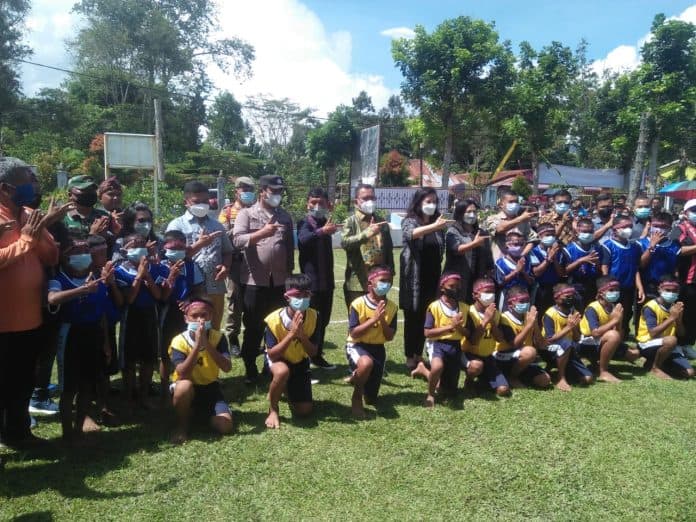 lestarikan_kearifan_budaya_lokal_pemkab_toba_gelar_lomba_margala