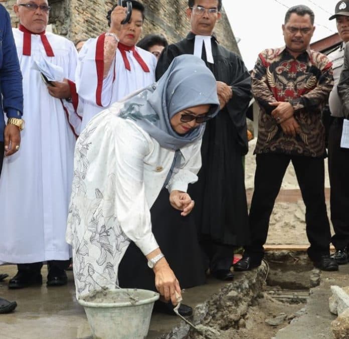 letakkan_batu_pertama_gereja_hkbp_pardamean_wali_kota_siantar_minta_jemaat_jaga_kerukunan