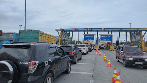 libur_lebaran_kendaraan_melintasi_gerbang_tol_tebing_tinggi_meningkat_107