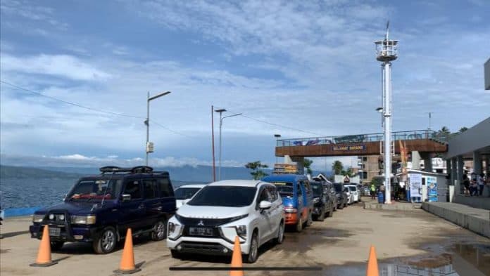 libur_lebaran_pelabuhan_tigaras_mulai_dipadati_kendaraan