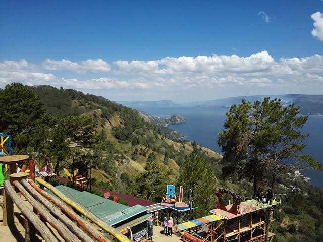 libur_nataru_4_objek_wisata_danau_toba_ini_menarik_dikunjungi