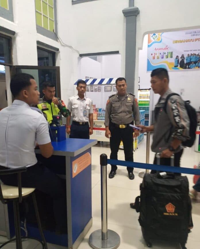 libur_nataru_polisi_pastikan_stasiun_ka_siantar_aman