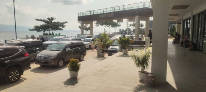 libur_panjang_dan_cuti_bersama_penyeberangan_di_danau_toba_alami_peningkatan