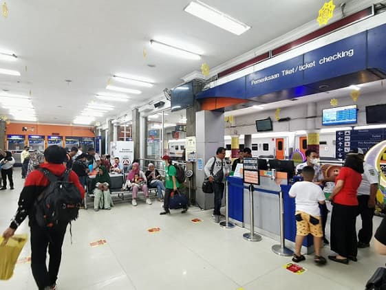 libur_panjang_sekolah_2023_penumpang_kereta_api_mencapai_296050_orang