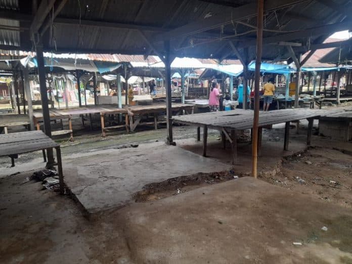 libur_tahun_baru_pasar_tradisional_tanah_jawa_di_simalungun_sepi