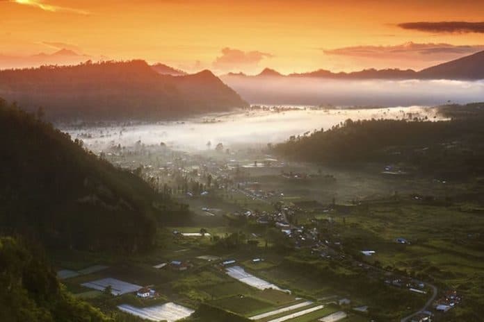 liburan_akhir_tahun_yuk_berselancar_di_lima_destinasi_unik_ini