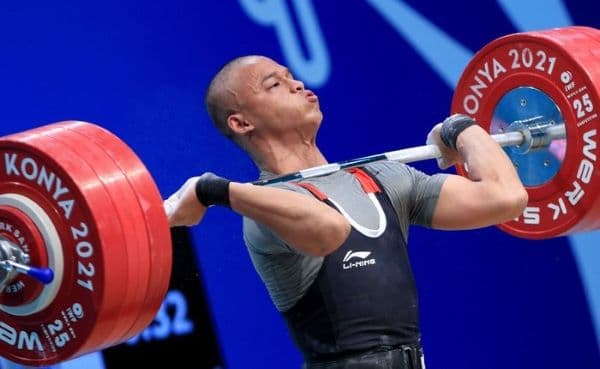 lifter_indonesia_anggap_china_lawan_terberat_di_olimpiade_2024