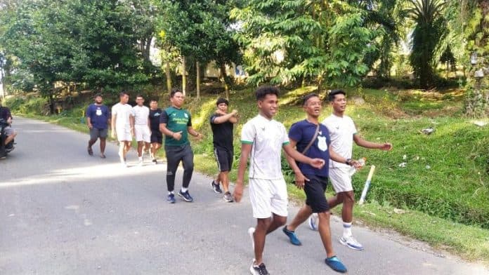 liga_2_masih_ditunda_squat_psms_jalani_latihan_fisik_di_bukit_lawang