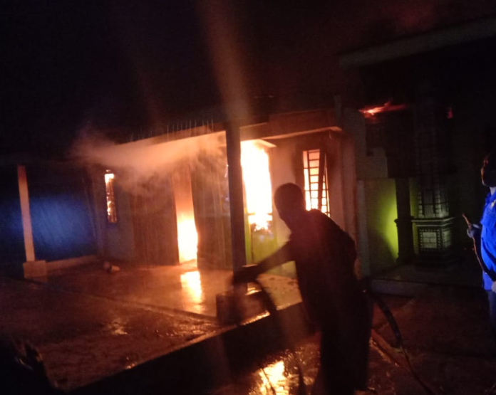 lilin_bawa_bala_satu_unit_rumah_di_deli_serdang_musnah_terbakar