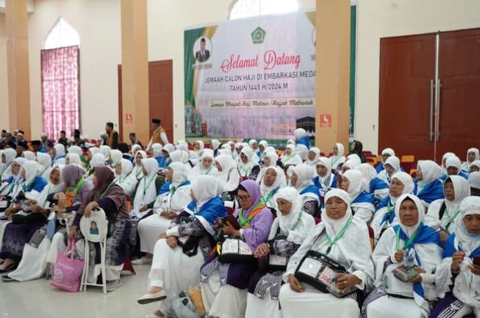 lima_jemaah_kloter_14_tunda_berangkat_ke_tanah_suci_karena_sakit