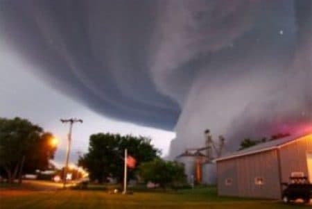 lima_negara_bagian_as_dihantam_badai_tornado_kentucky_porak_poranda_dan_50_orang_tewas