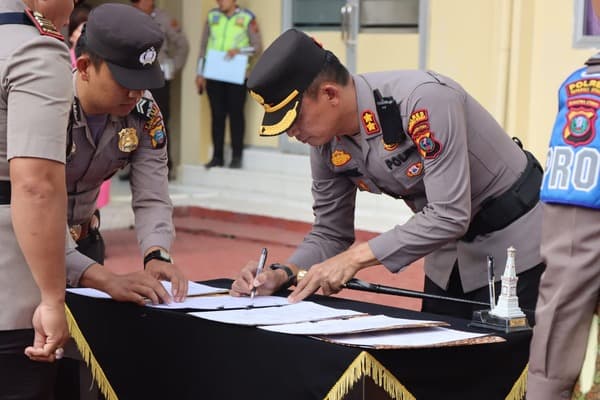 lima_pejabat_polres_taput_dimutasi_kapolres_tunjukkan_integritas