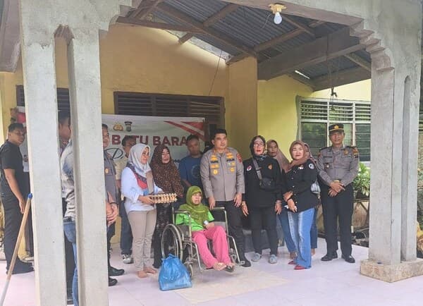 lima_warga_sakit_menahun_kapolres_batu_bara_beri_bantuan