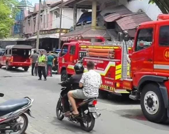 listrik_cepat_dimatikan_kebakaran_besar_di_pasar_petisah_terhindar