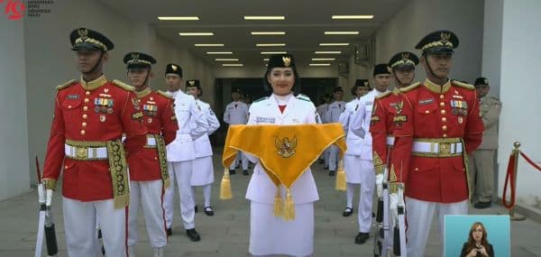 livenia_evelyn_ungkap_kebahagian_sebagai_pembawa_baki_dalam_upacara_hut_ri_di_ikn