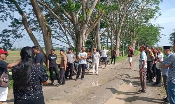 lokasi_galian_c_di_benteng_sungai_ular_digeruduk_2_warga_desa