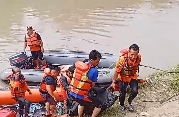 lompat_ke_sungai_silau_lantaran_digerebek_polisi_selamat_ditemukan_tewas