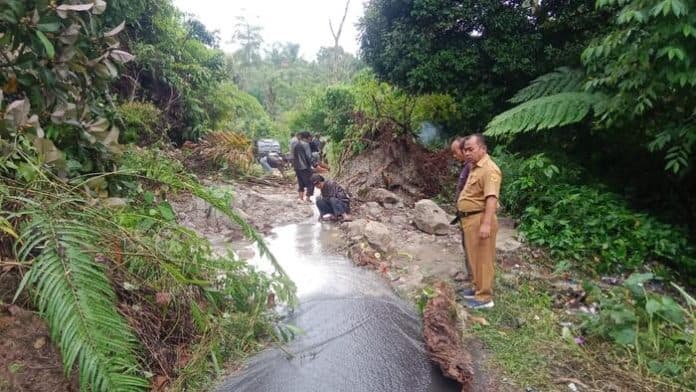 longsor_akses_jalan_provinsi_di_sumbul_dairi_lumpuh_total