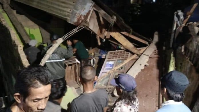 longsor_di_bogor_selatan_seorang_lansia_terluka_tertimpa_reruntuhan