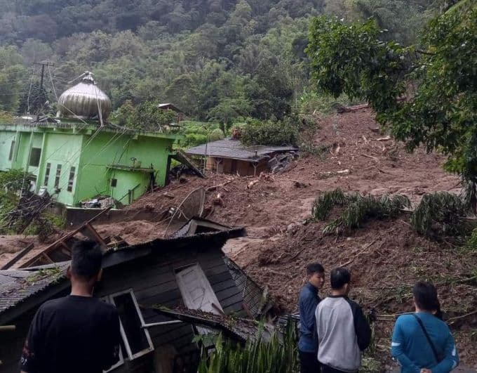 longsor_di_desa_raja_berneh_berastagi_korban_belum_ditemukan