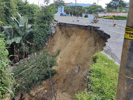 longsor_di_jalan_siantar_saribudolok_membahayakan