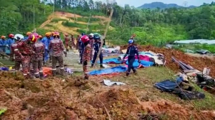 longsor_di_malaysia_sebabkan_19_orang_tewas_ada_mayat_ibu_dan_anak_pelukan