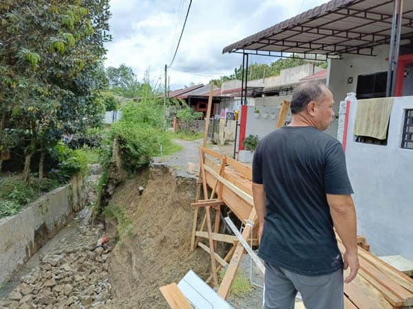 longsor_di_perumahan_griya_rijaya_siantar_belum_ditangani_warga_apa_menunggu_korban