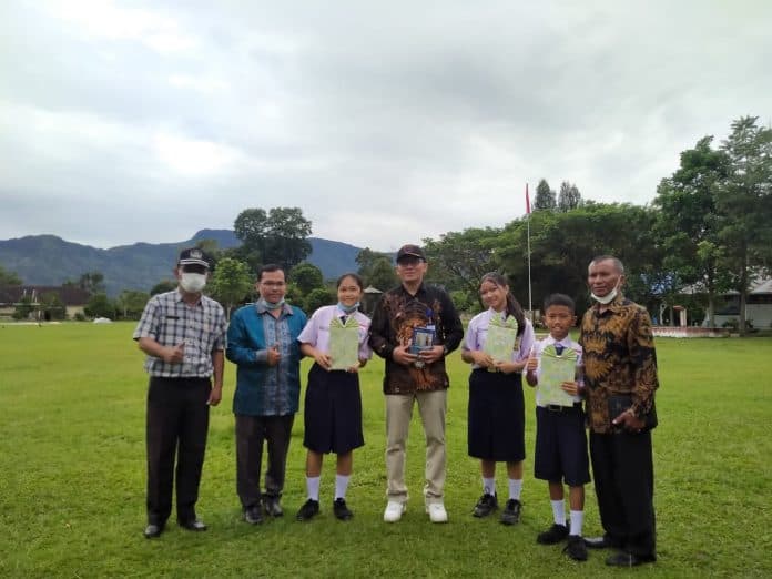 lotion_anti_nyamuk_ekonomis_antarkan_pelajar_smpn_1_narumonda_raih_medali_emas_tingkat_internasional
