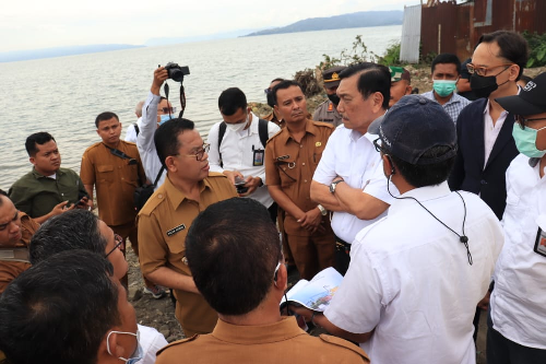luhut_binsar_panjaitan_tinjau_rencana_lokasi_boat_race_f1_h20_di_toba