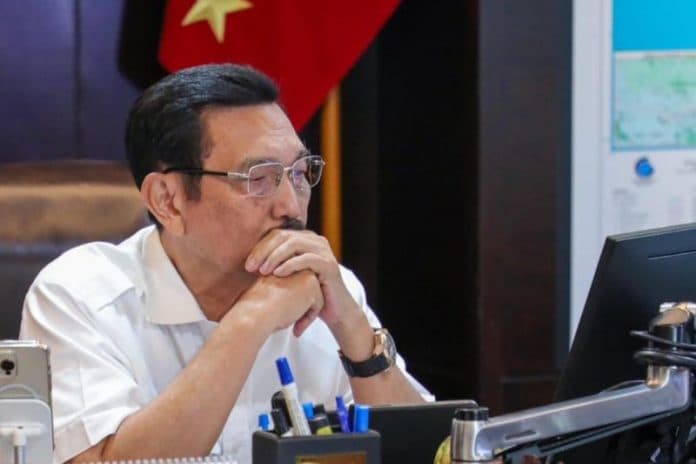 luhut_panjaitan_desak_investor_smelter_taat_aturan_indonesia