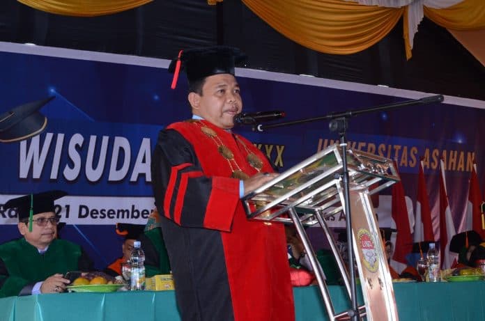lulusan_una_siap_hadapi_tantangan_disrupsi_lapangan_kerja